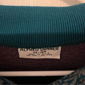 Vintage women’s sweater from the 70s/80s. The sweater is around a M-L